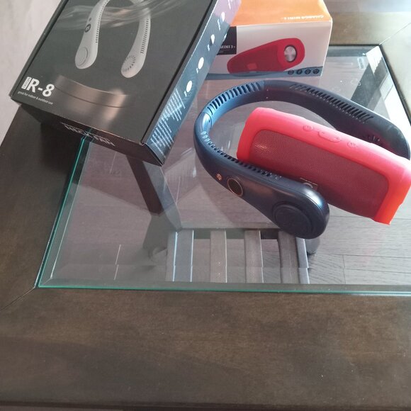 “Fresh Air. Fresh Tunes. Fresh Energy.” Portable Fan + Portable speaker - Picture 5 of 6